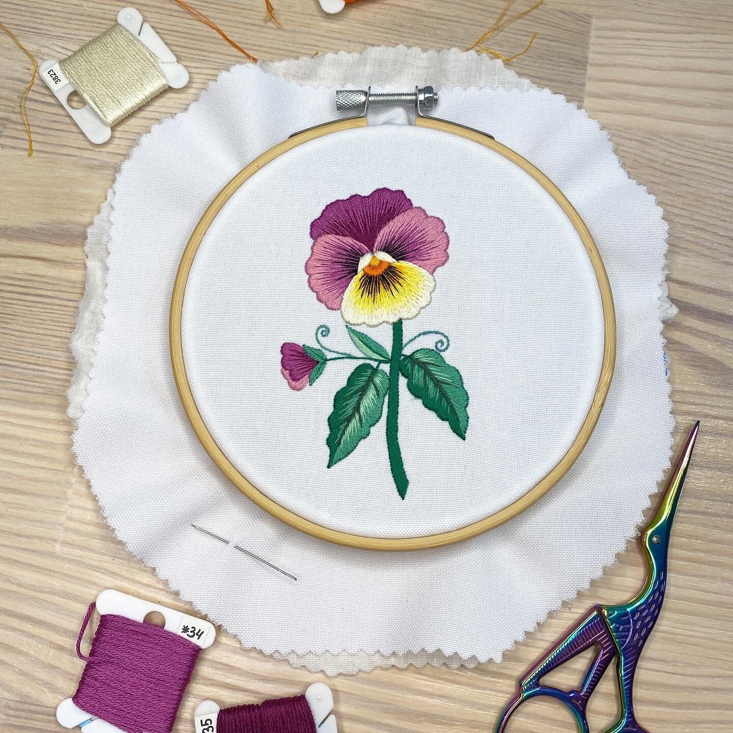 Pansy Miniature - Hand Embroidery Pattern